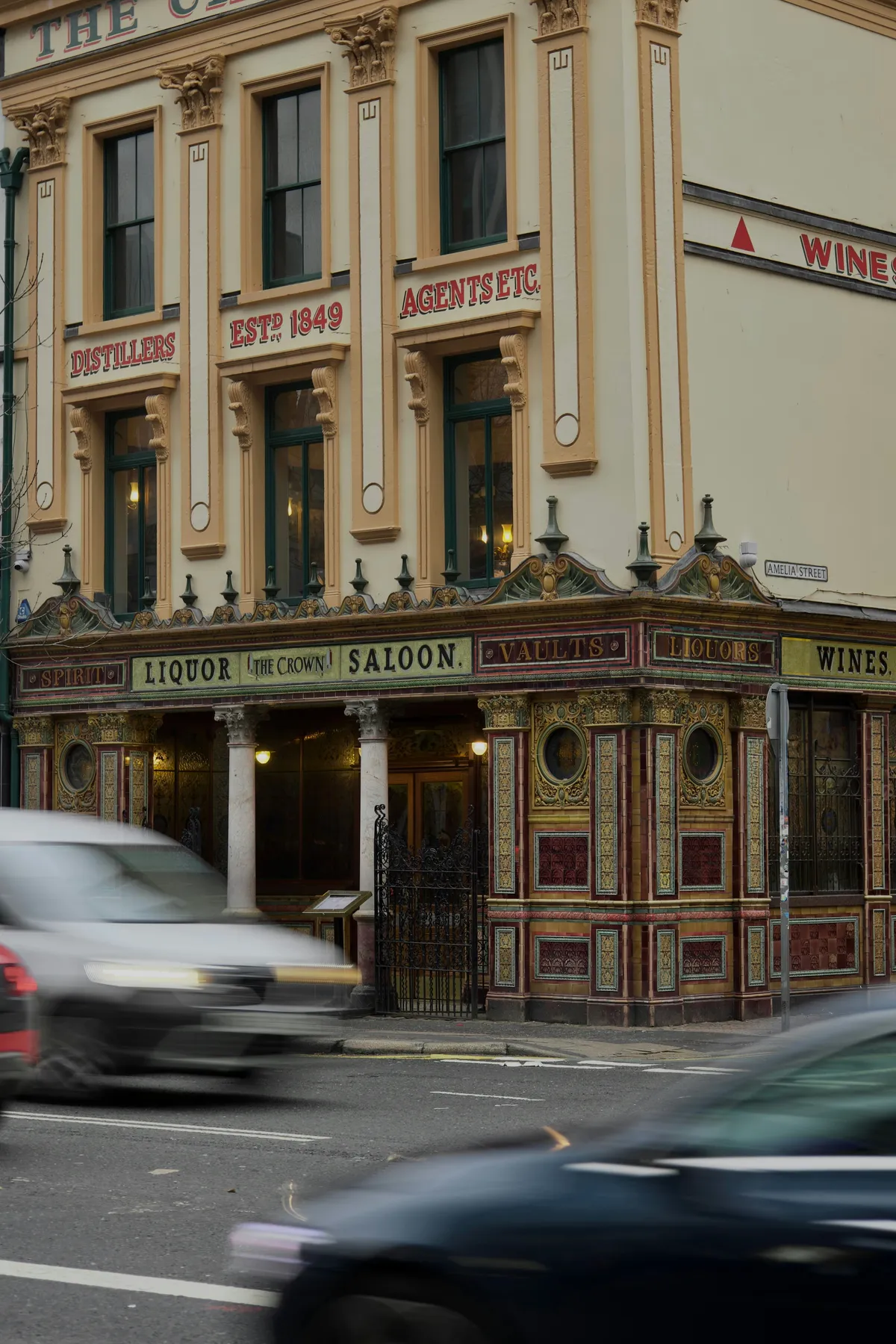 Atmosfera rustica e accogliente del ristorante